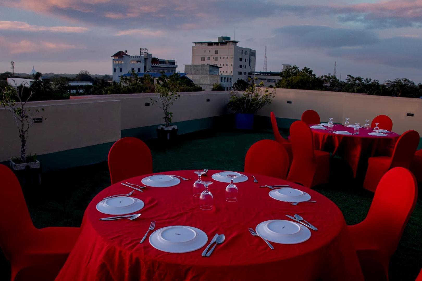 Kanola Luxury Hotel Anuradhapura Esterno foto